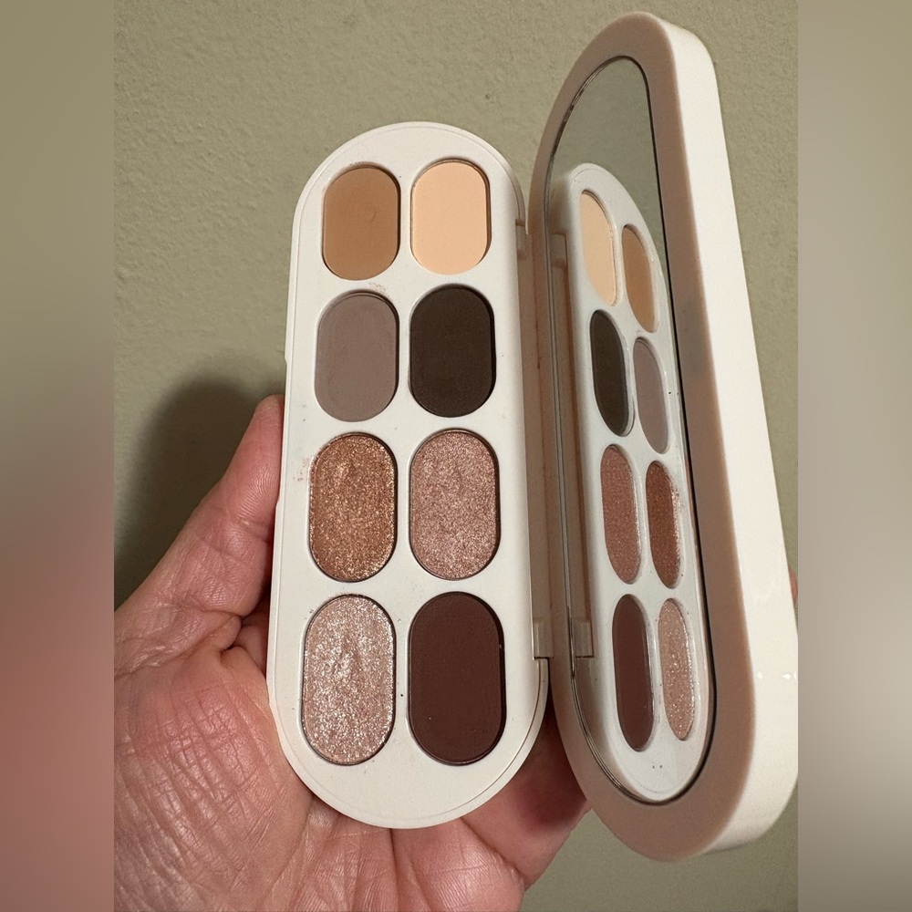 Rare Beauty Makeup Remover Tool in White with Brown Logo - Picture 4 of 6